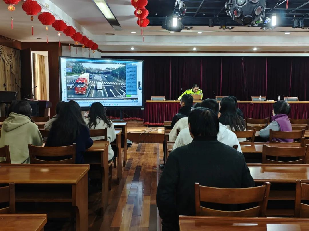 Dongbang traffic mapurisa squadron yakauya kufekitori kusimudzira nzira yekuchengetedza nzira